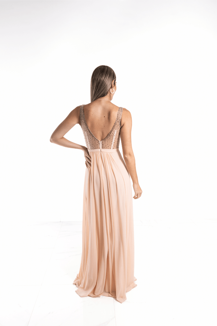 Vestido largo rosa palido con transparencias
