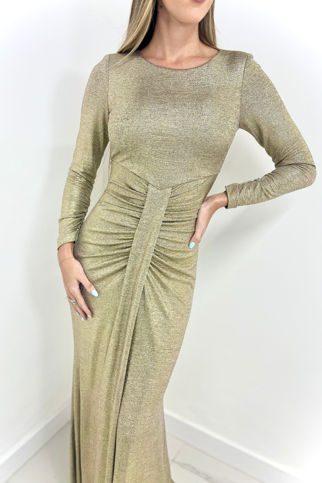 Vestido dorado manga larga
