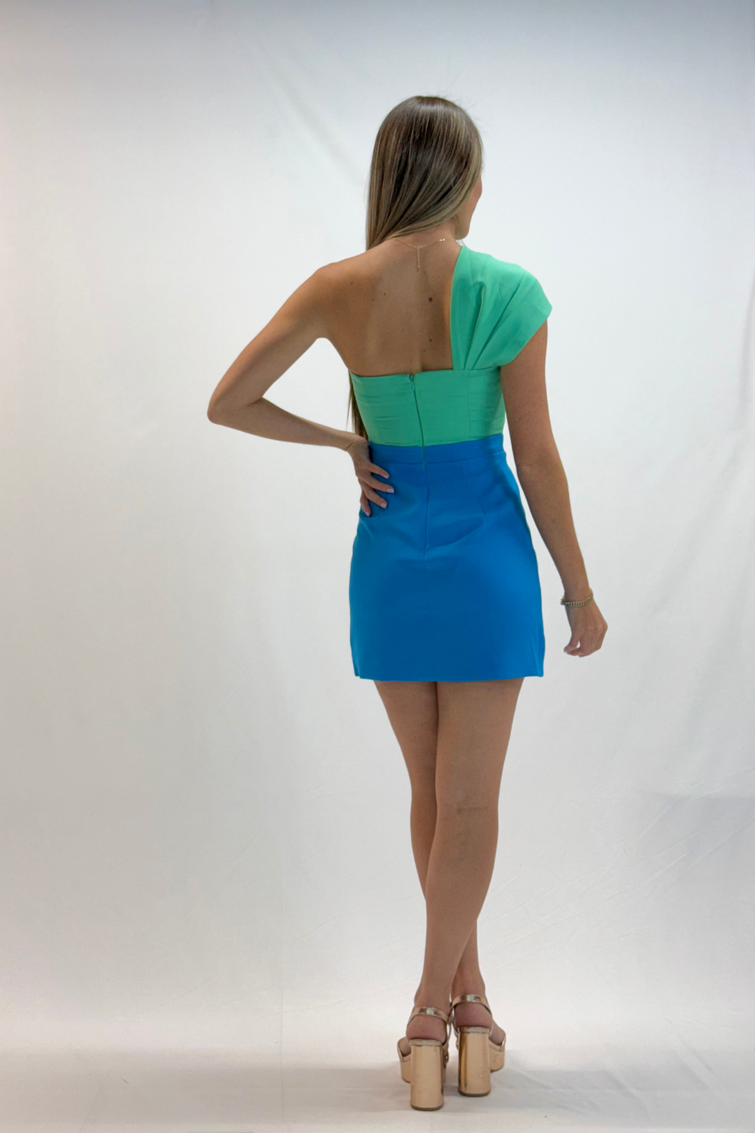Vestido corto one shoulder azul y acqua