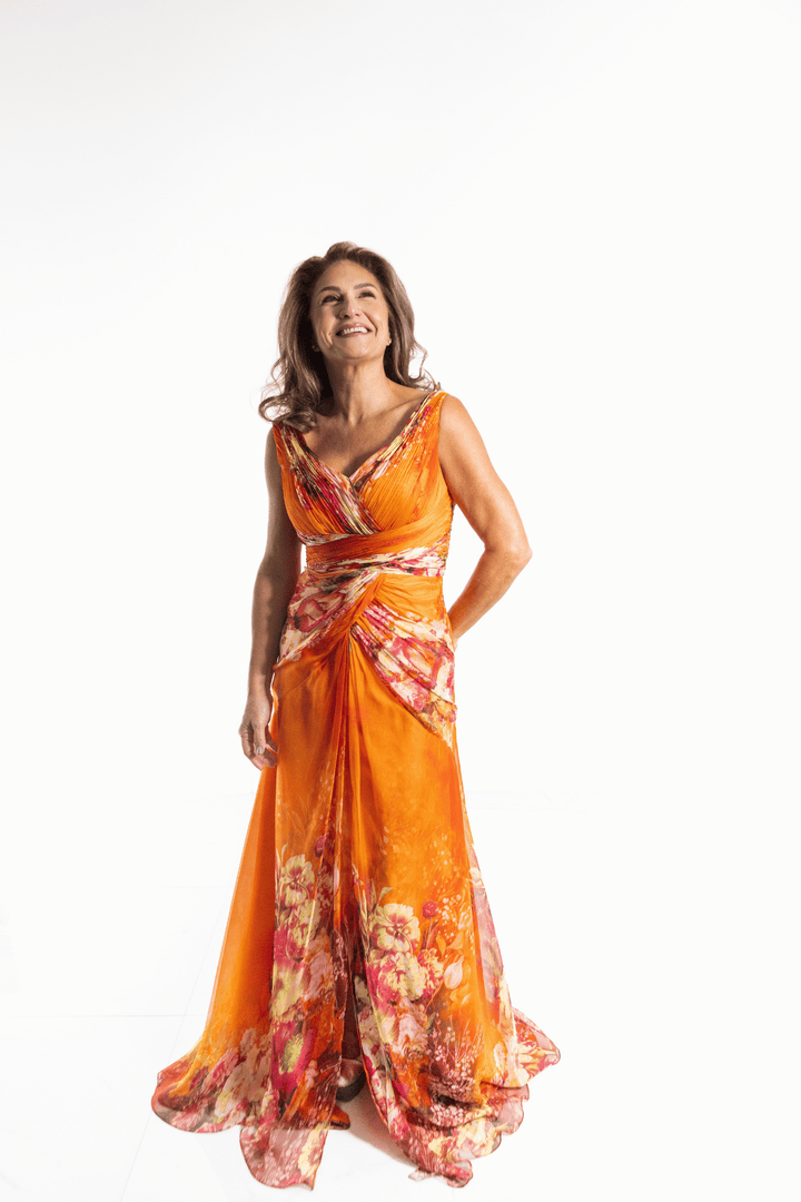 Vestido largo naranja estampado con shal