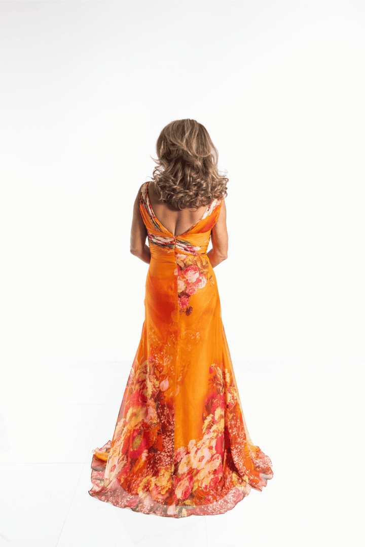 Vestido largo naranja estampado con shal