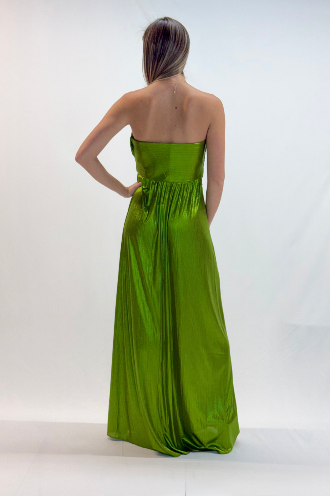 Vestido verde strapless metalizado