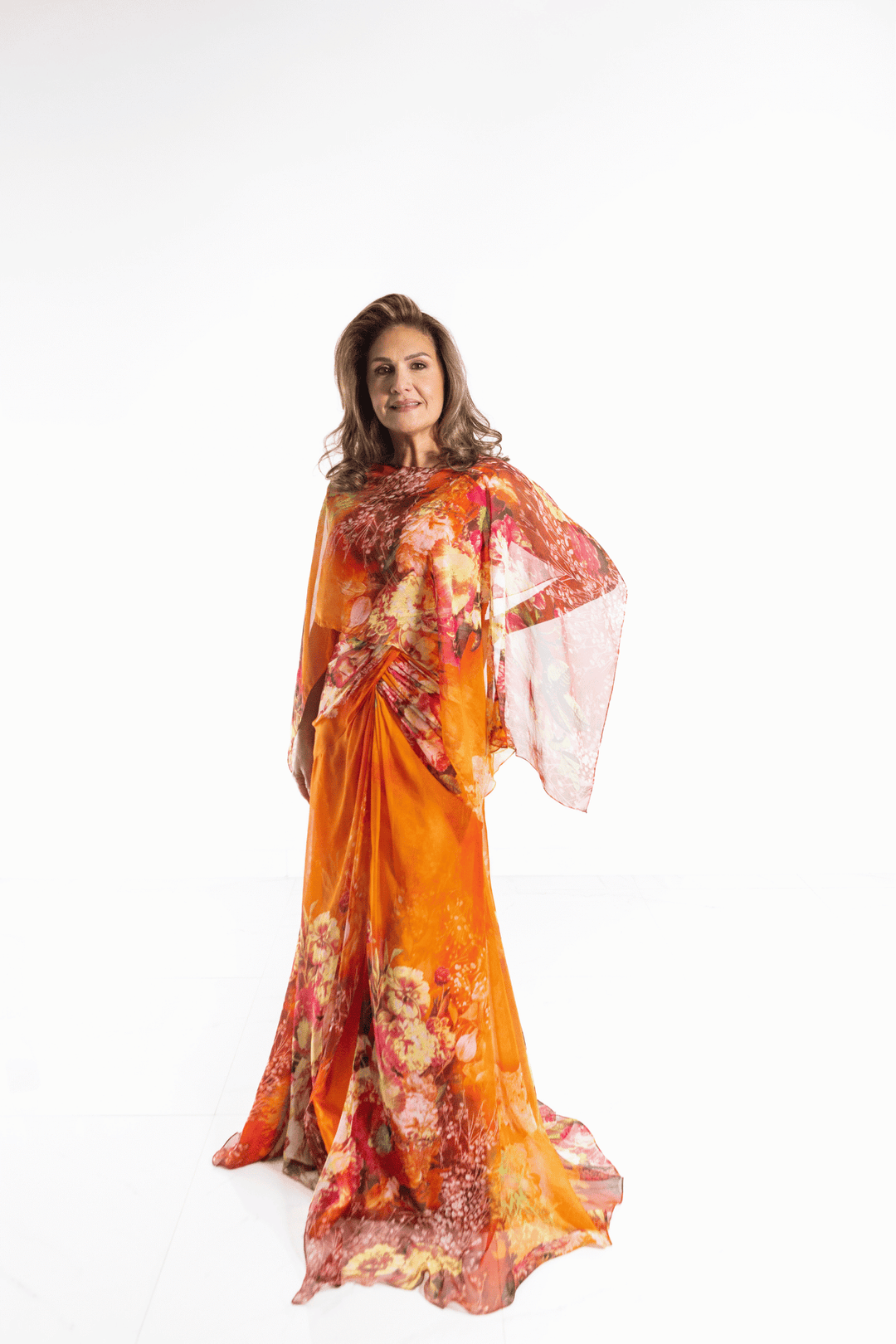 Vestido largo naranja estampado con shal