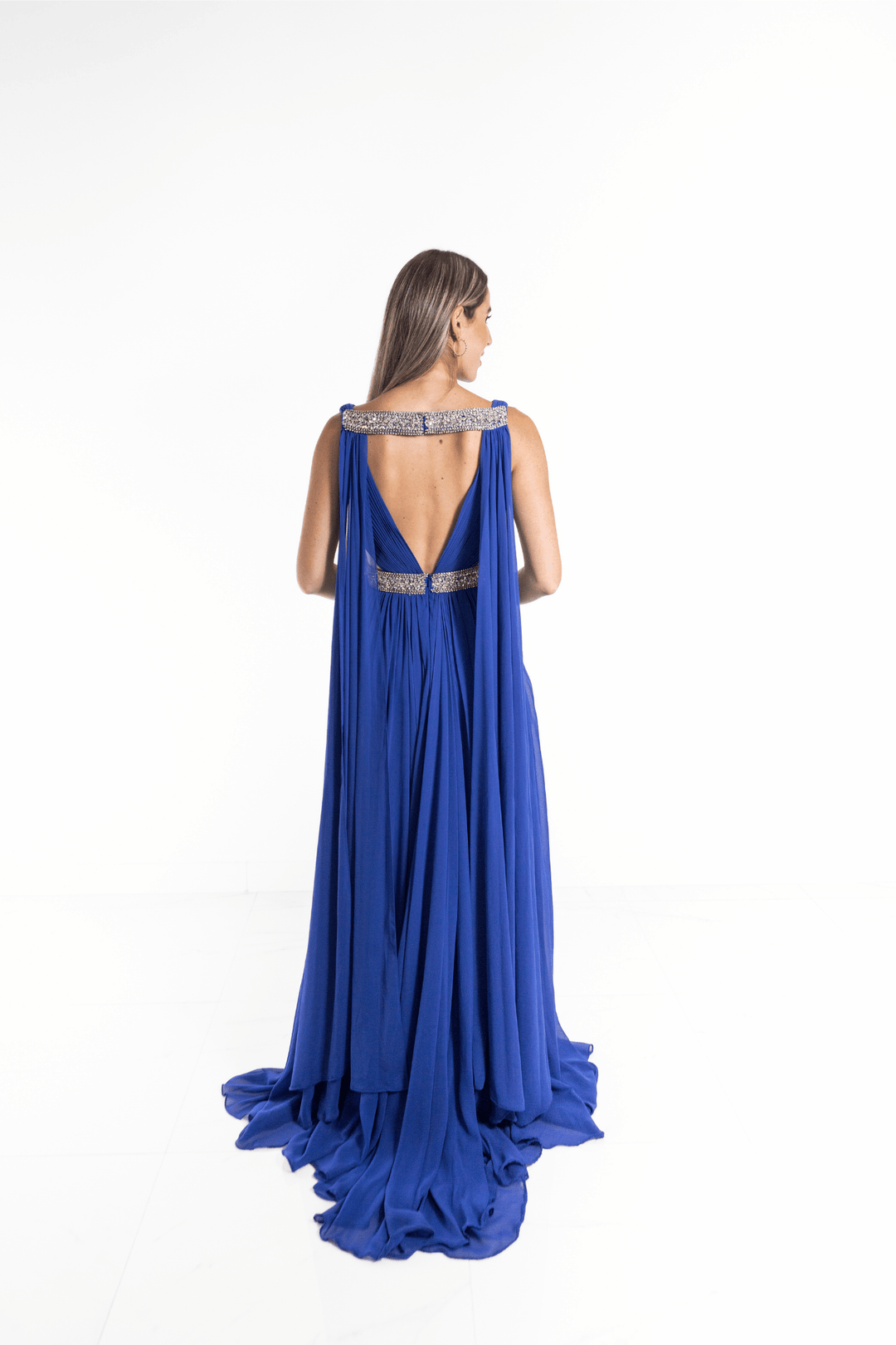 Vestido largo azul rey con capas de chifon