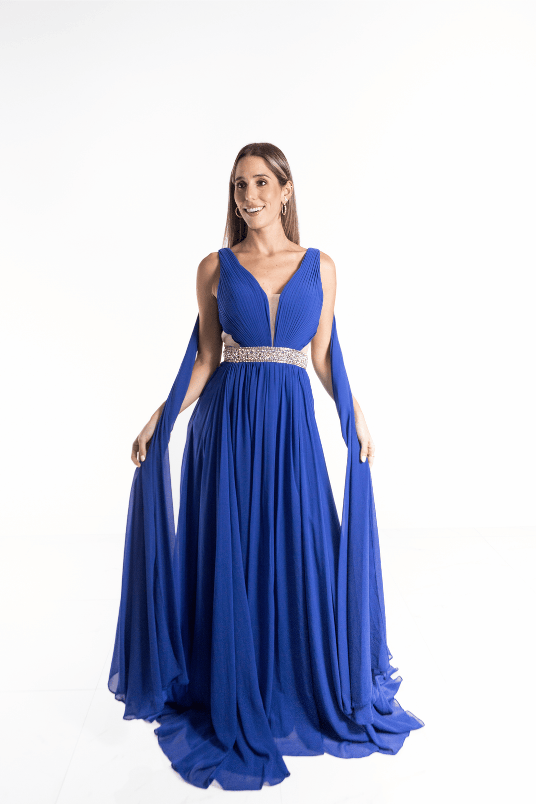 Vestido largo azul rey con capas de chifon