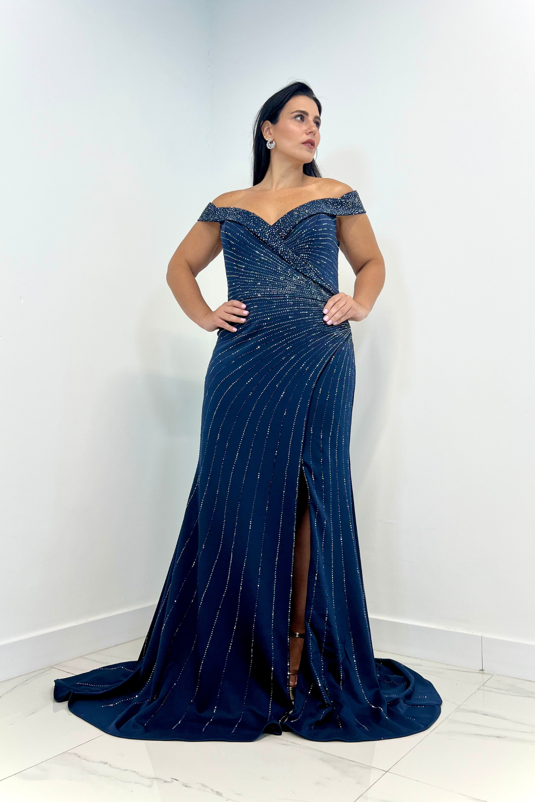 Vestido largo azul marino con strass
