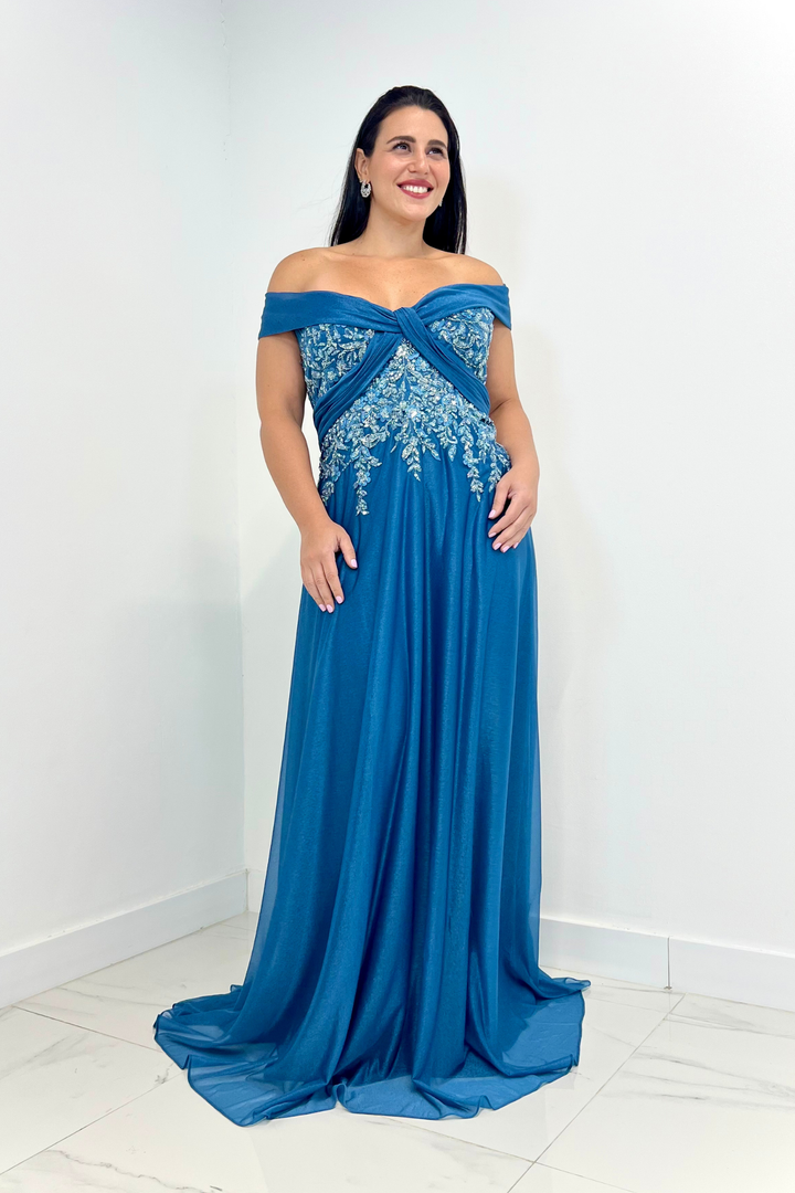 Vestido largo azul cielo con pedreria