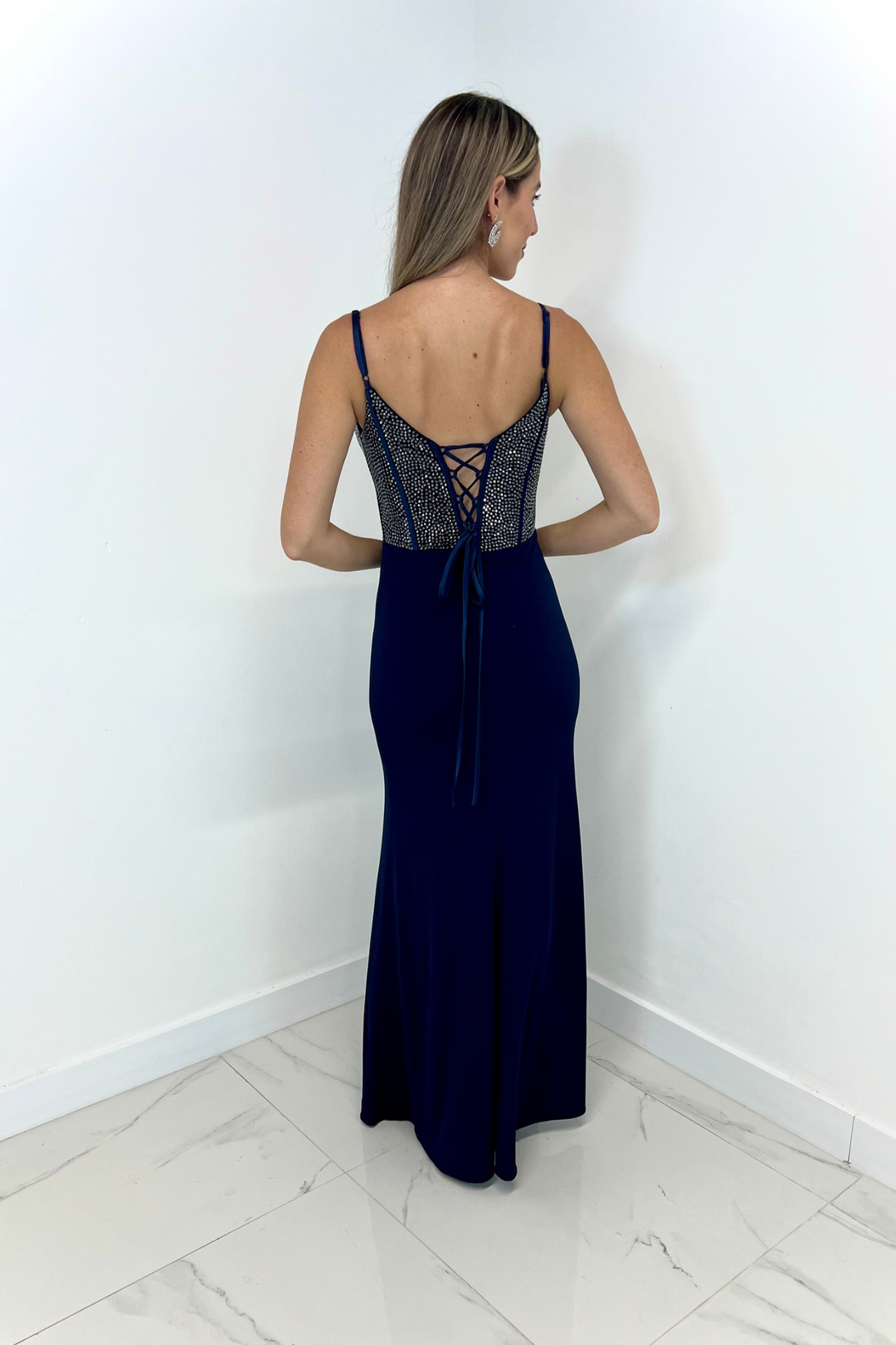 Vestido azul marino con pedrería
