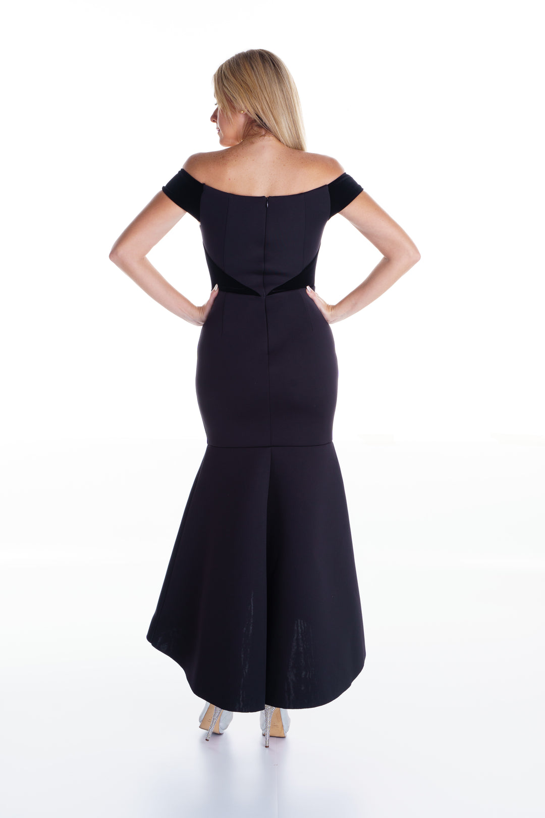 Vestido midi negro de neopreno