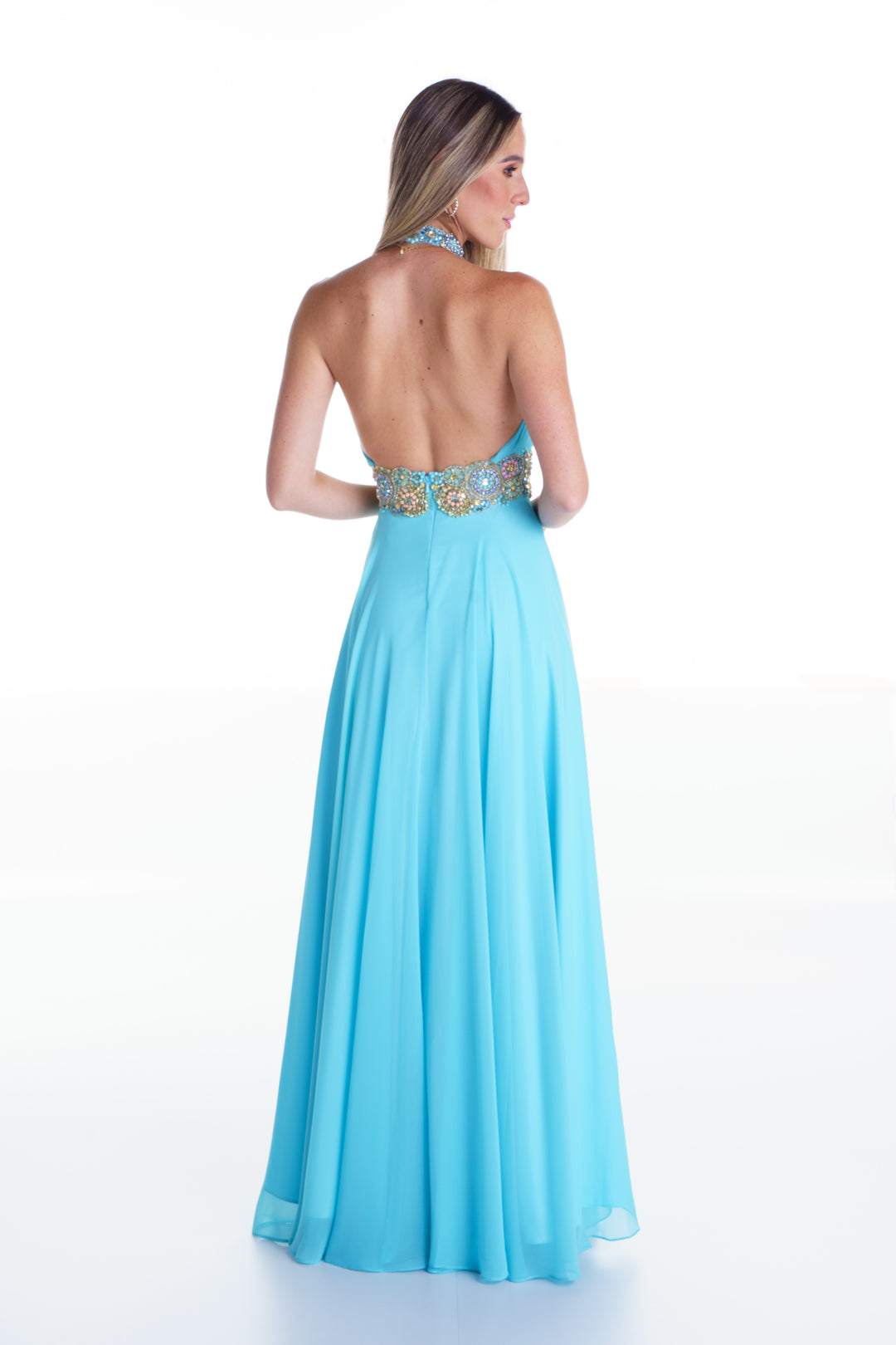 Vestido largo azul claro con pedreria