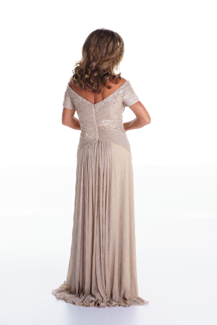 Vestido largo beige off shoulder
