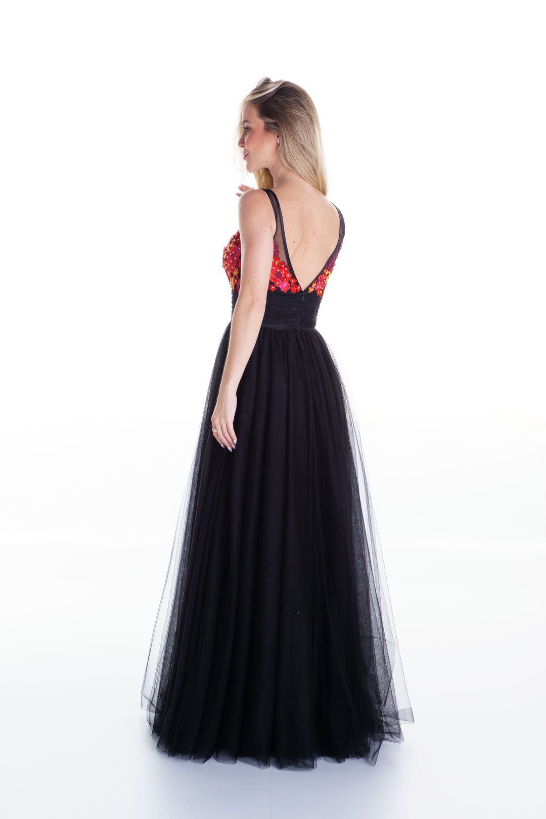 Vestido largo negro de tul con flores