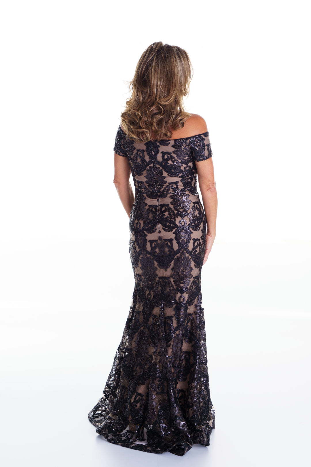 Vestido largo bordado de lentejuelas