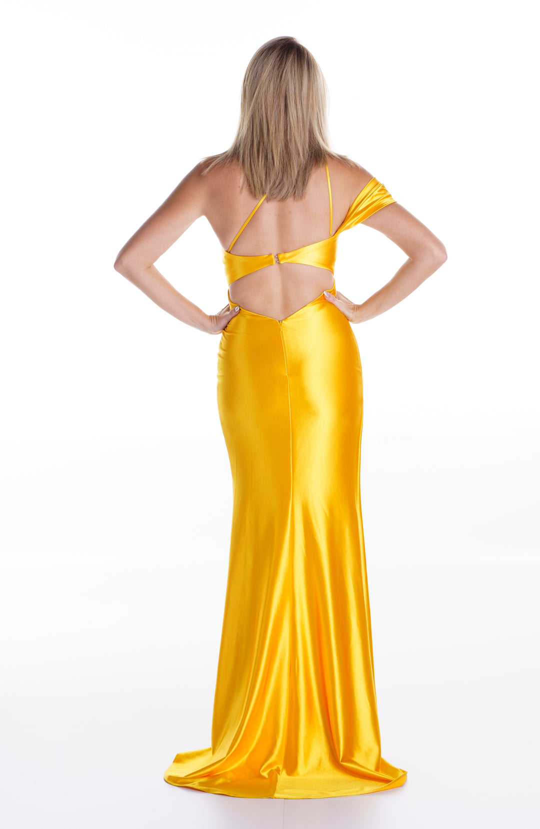 Vestido largo amarillo con transparencias