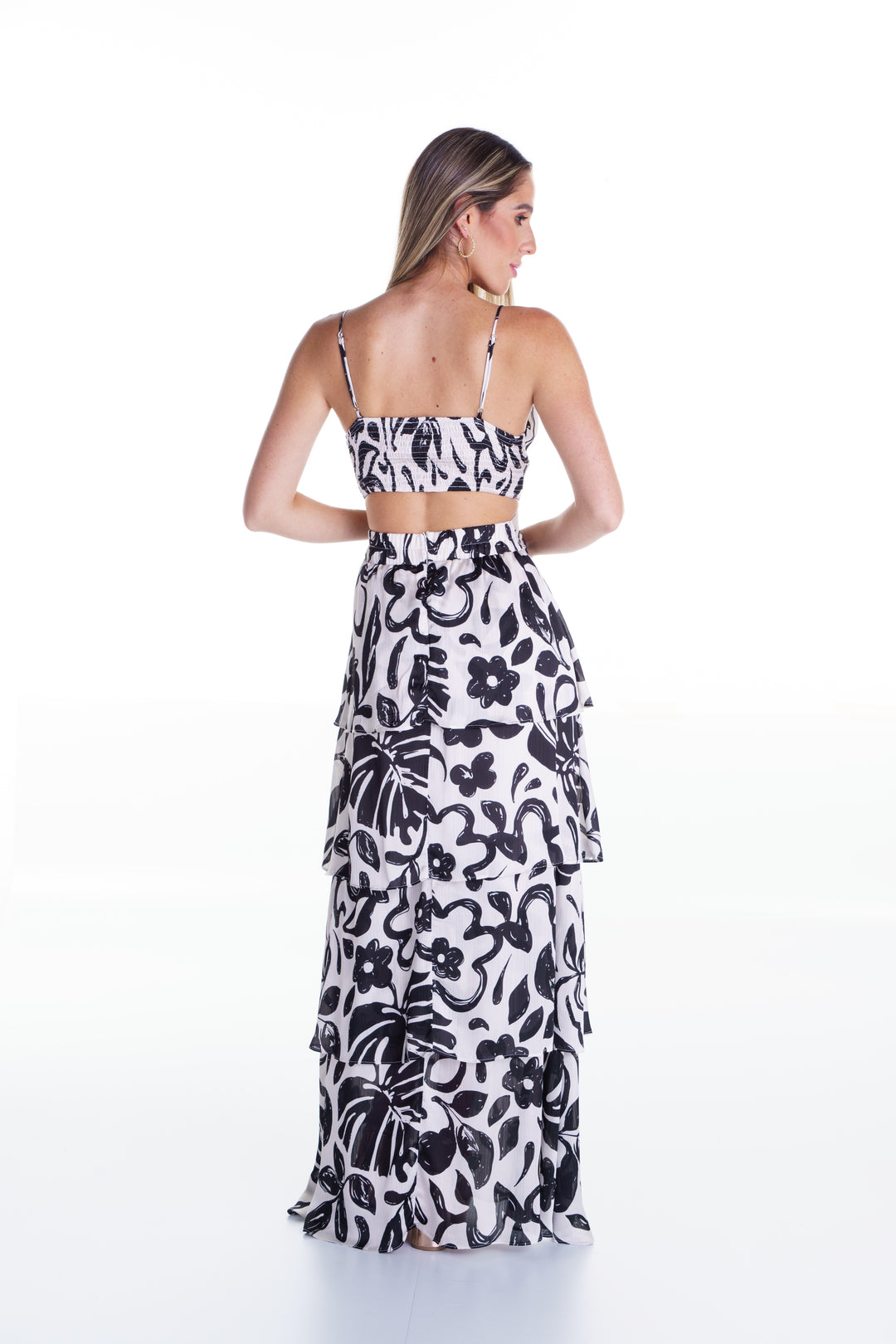 Vestido largo blanco estampado con flores negras