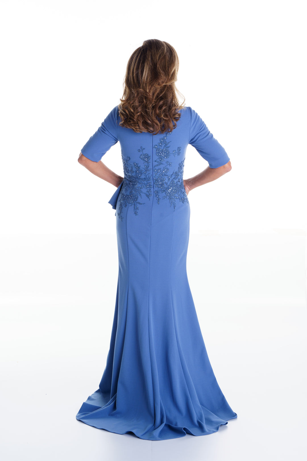 Vestido largo azul con mangas 3/4