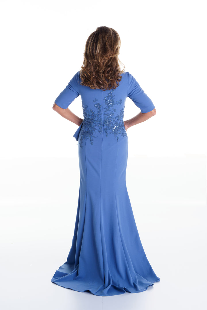 Vestido largo azul con mangas 3/4
