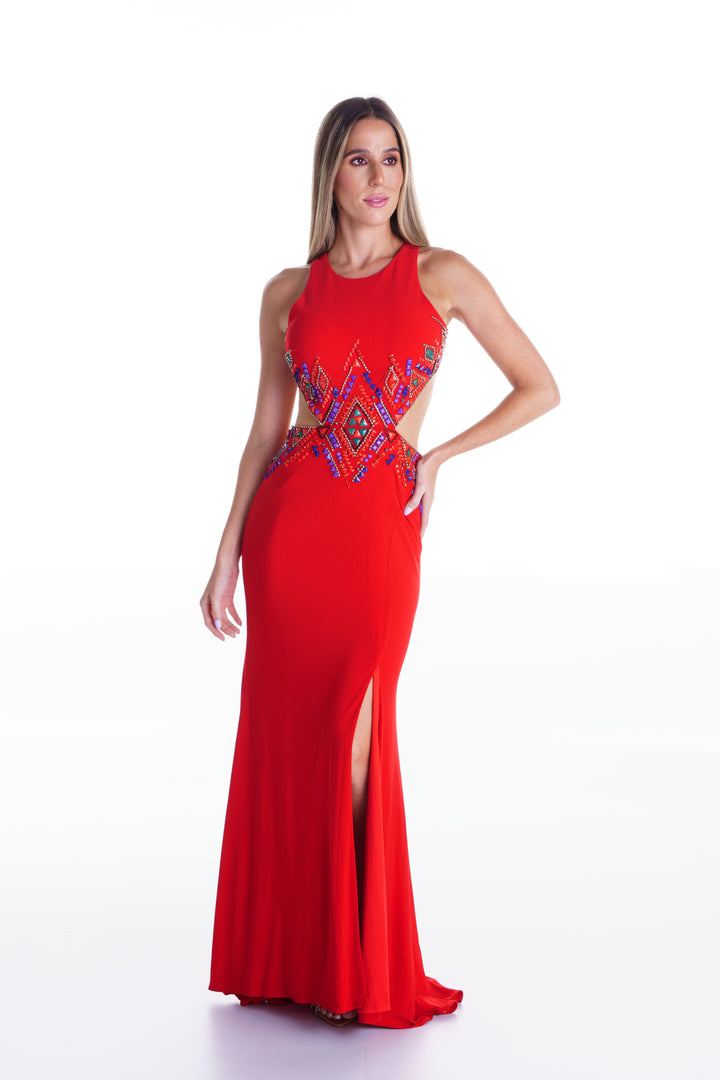 Vestido largo rojo bordado con pedreria de colores