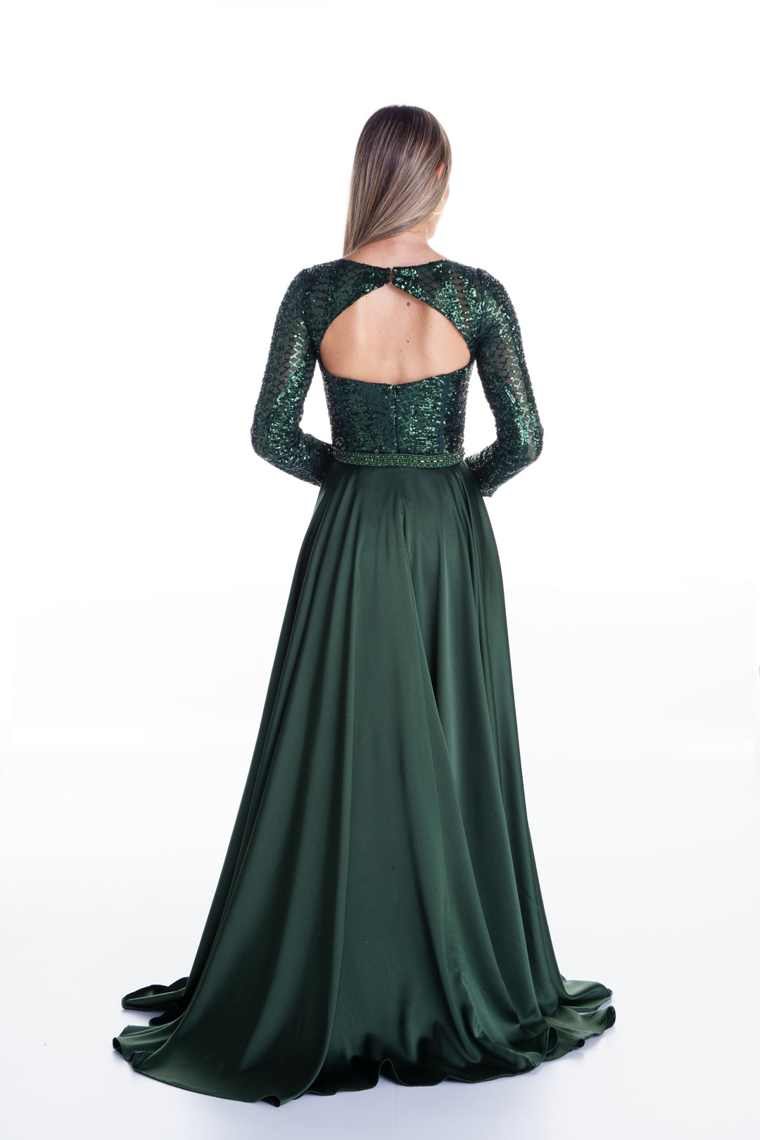 Vestido verde de lentejuelas con sobre falda