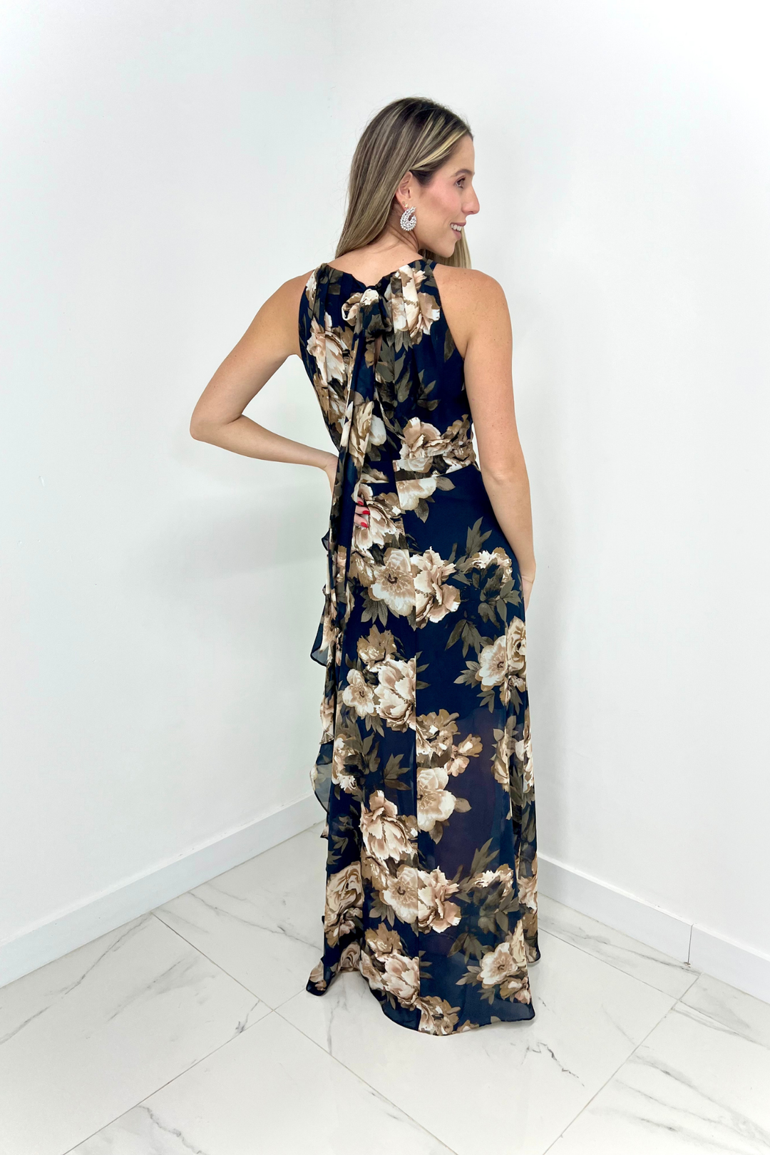 Vestido floreado corte halter