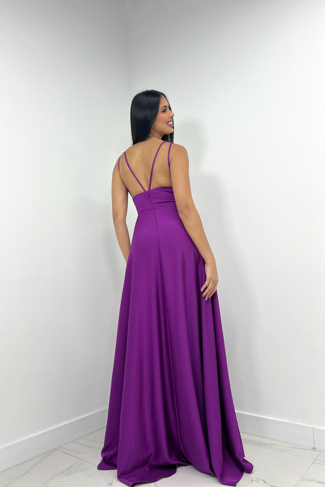 Vestido largo morado escote en v