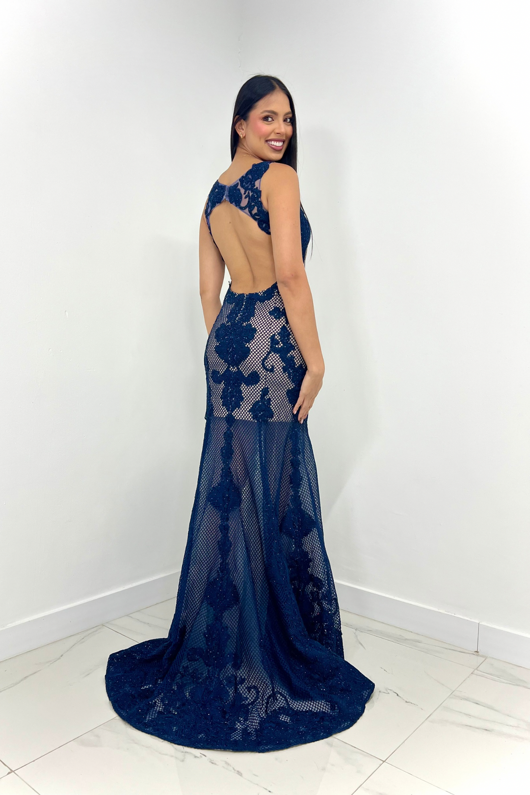 Vestido largo azul con torchon y transparencias