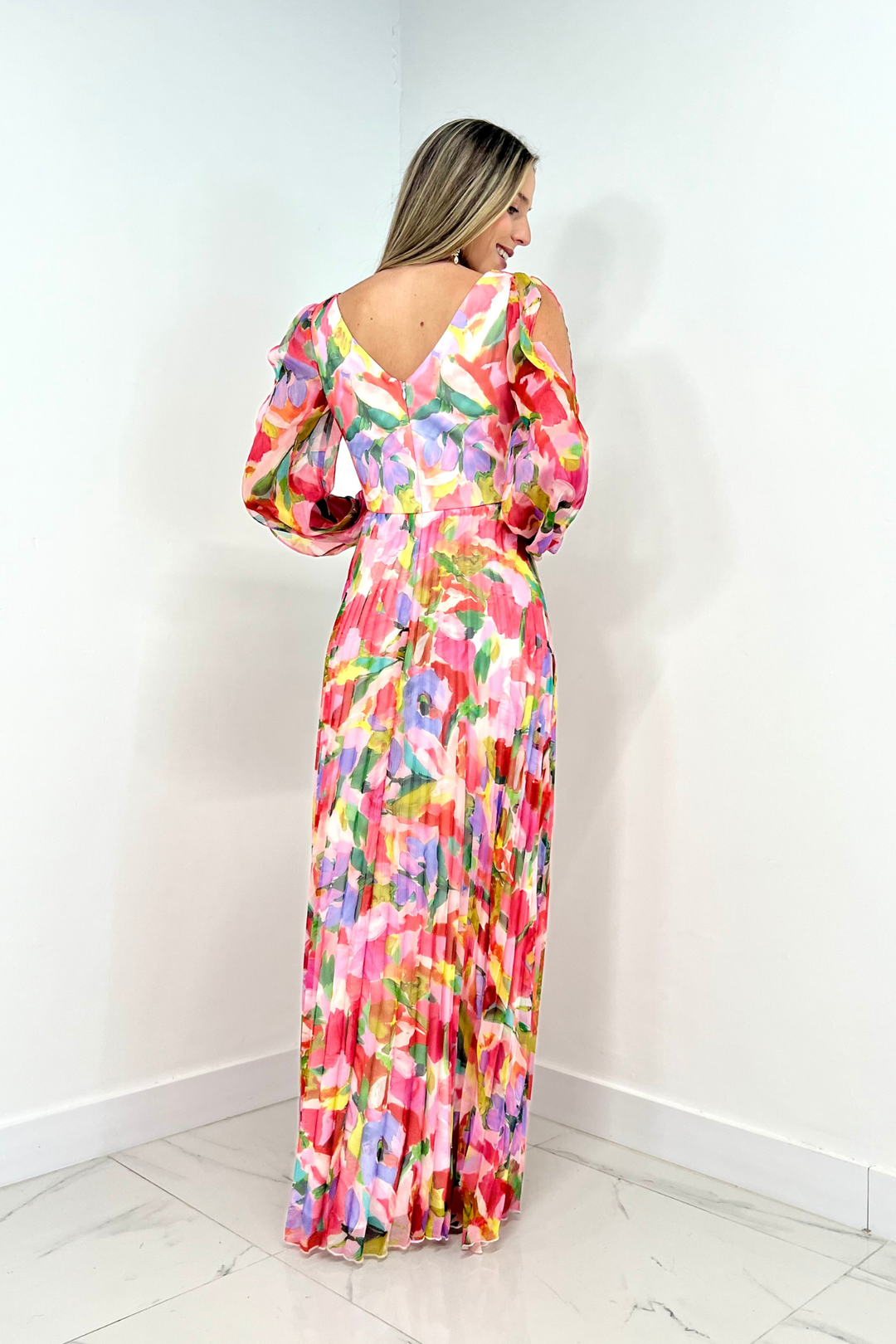 Vestido largo plisado con estampado
