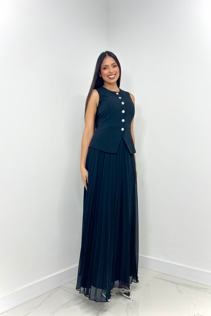 Vestido largo negro con falda plisada